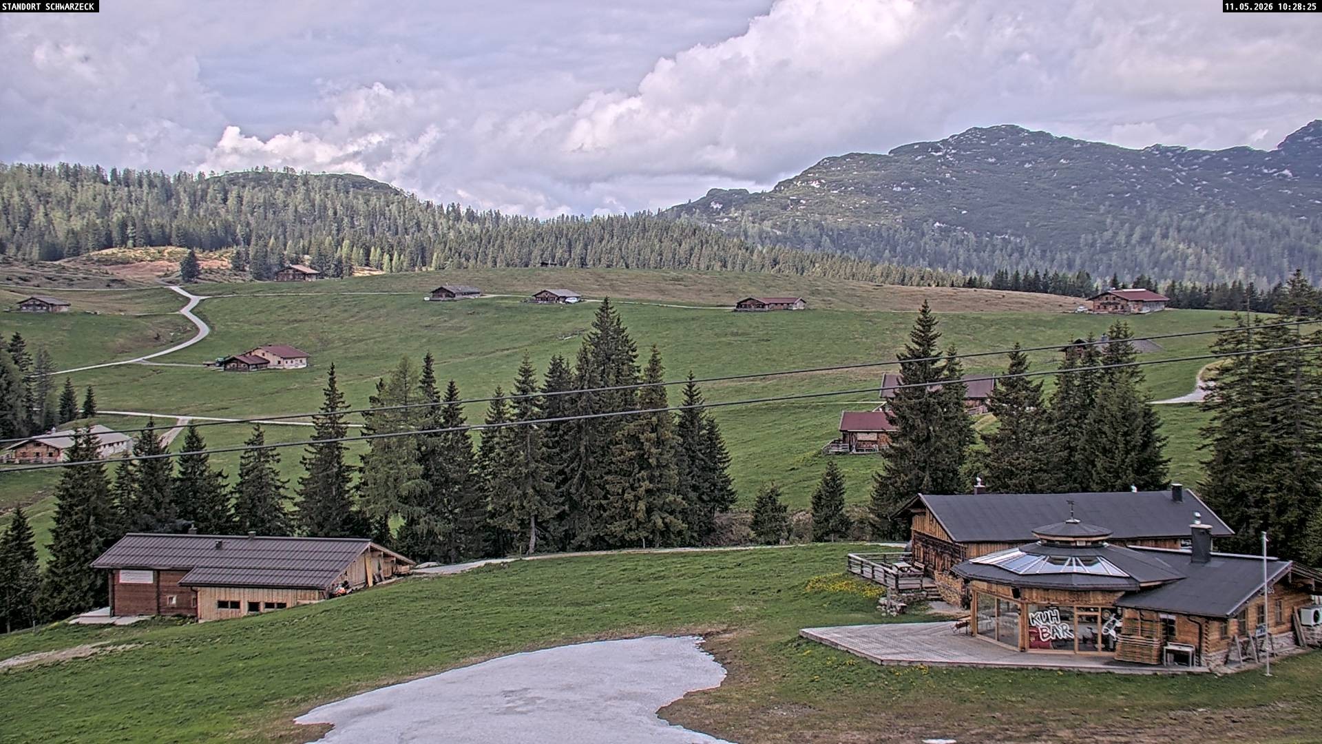 Archived image Webcam Almenwelt Lofer: hiking trail and cross country skiing trail