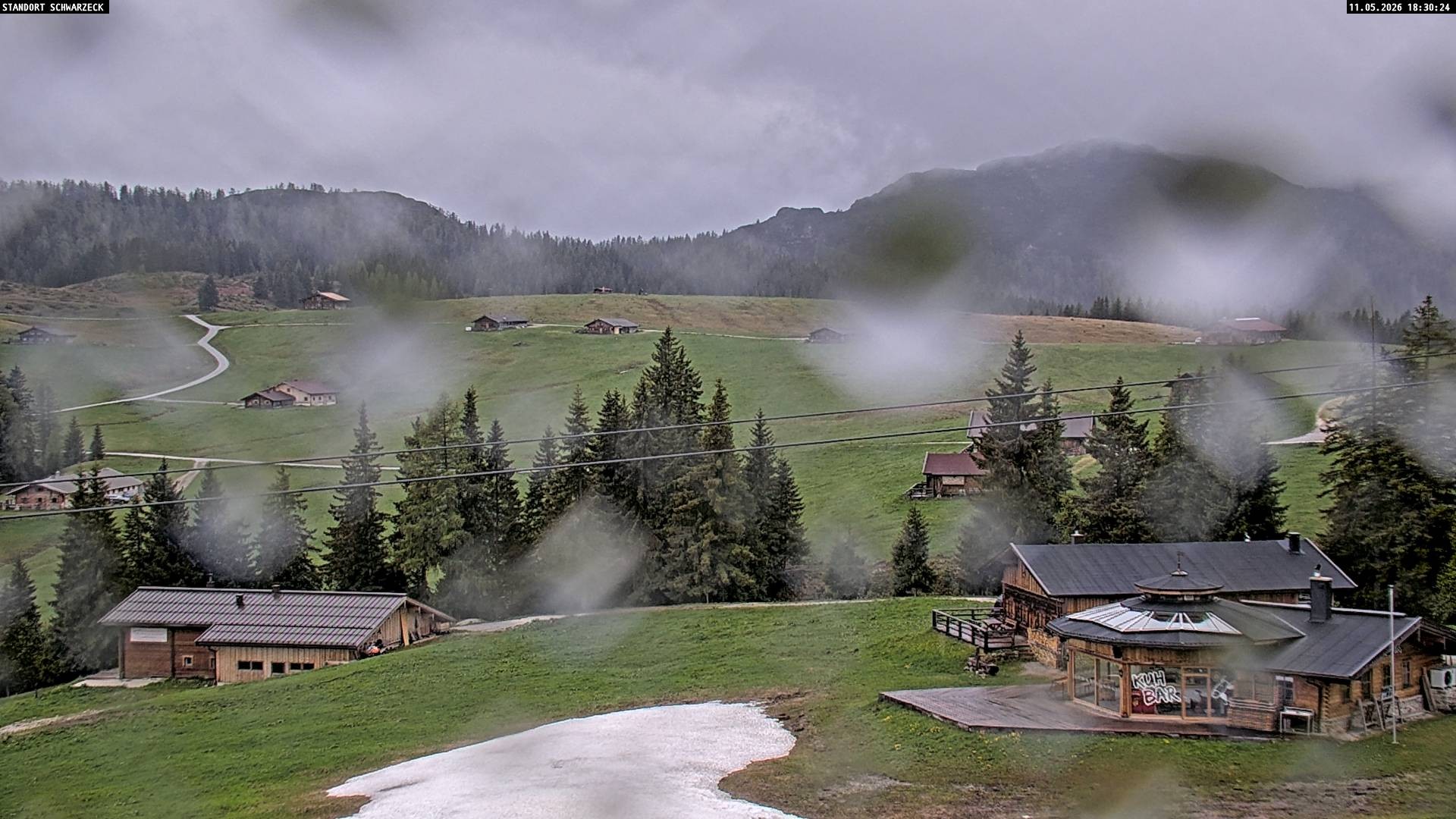 Archived image Webcam Almenwelt Lofer: hiking trail and cross country skiing trail