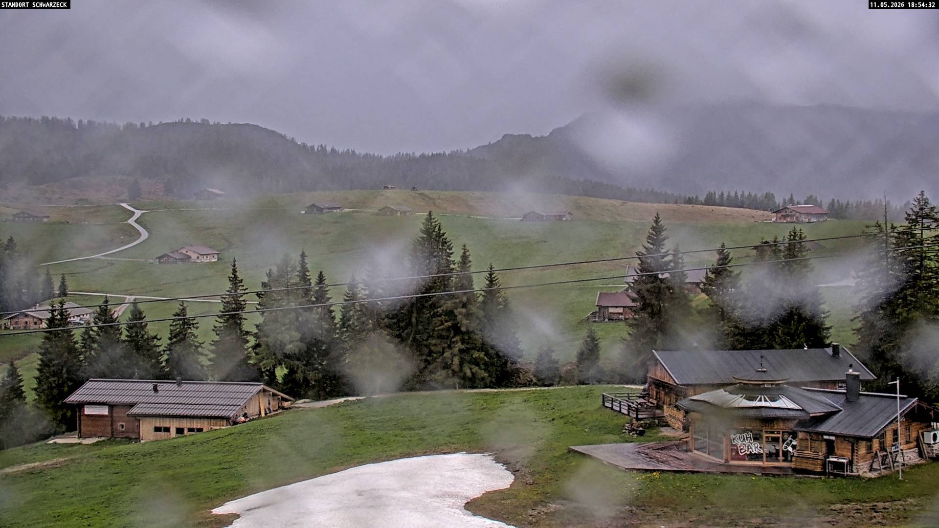 Archived image Webcam Almenwelt Lofer: hiking trail and cross country skiing trail