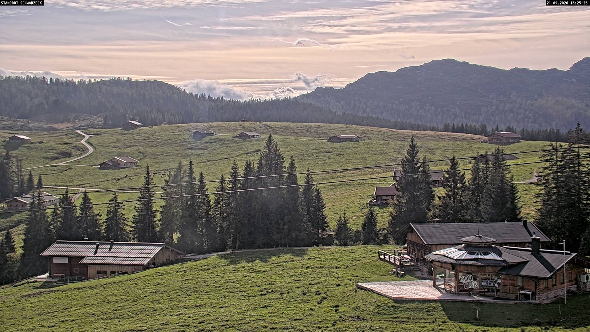 Archived image Webcam Almenwelt Lofer: hiking trail and cross country skiing trail