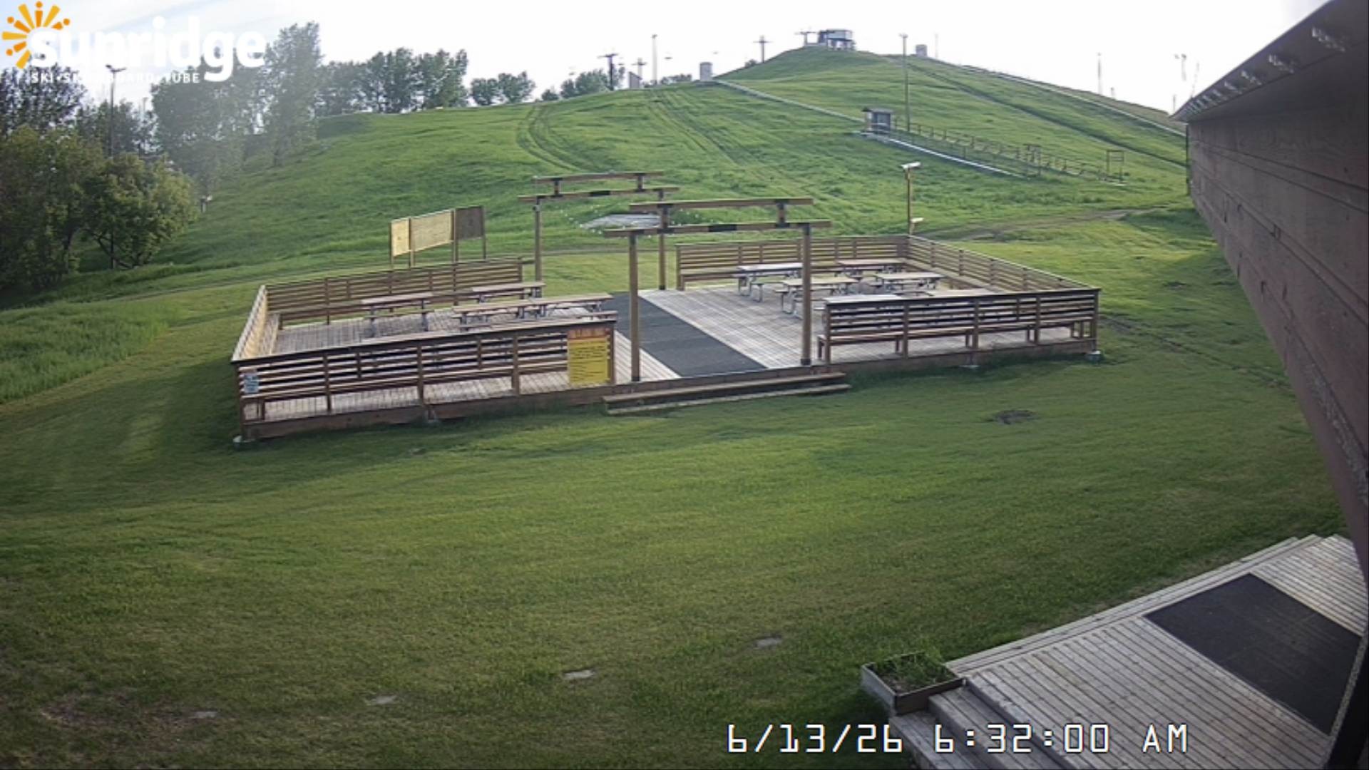 Archived image Webcam Bunny Hill (Sunridge ski area, Alberta)
