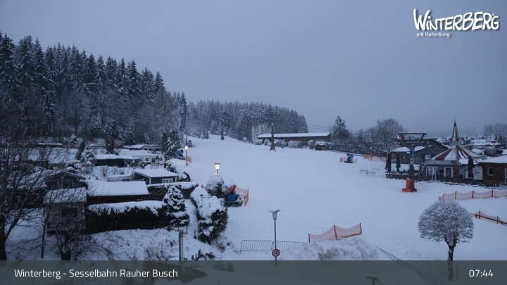 Archived image Webcam Winterberg: View chair lift "Rauher Busch"