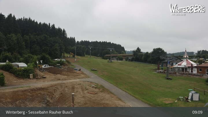 Archived image Webcam Winterberg: View chair lift "Rauher Busch"