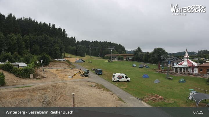 Archived image Webcam Winterberg: View chair lift "Rauher Busch"
