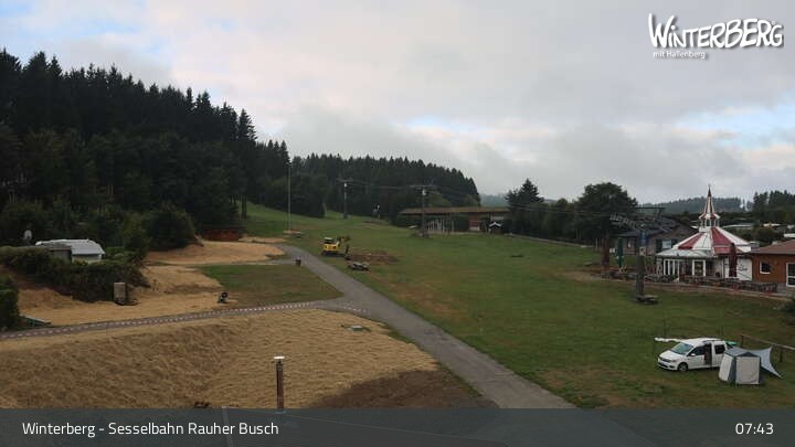 Archived image Webcam Winterberg: View chair lift "Rauher Busch"