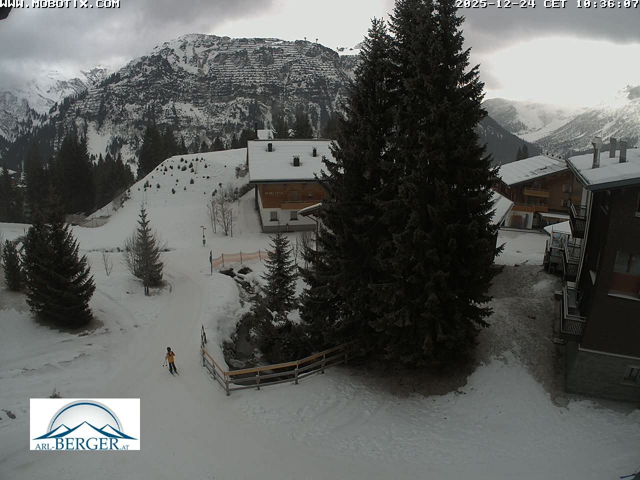 Archiv Foto Webcam Oberlech: Pension Berger