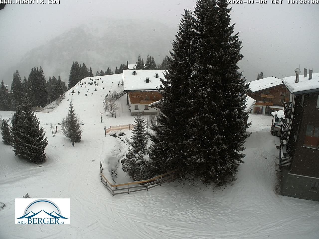 Archived image Webcam Oberlech: guest house Berger