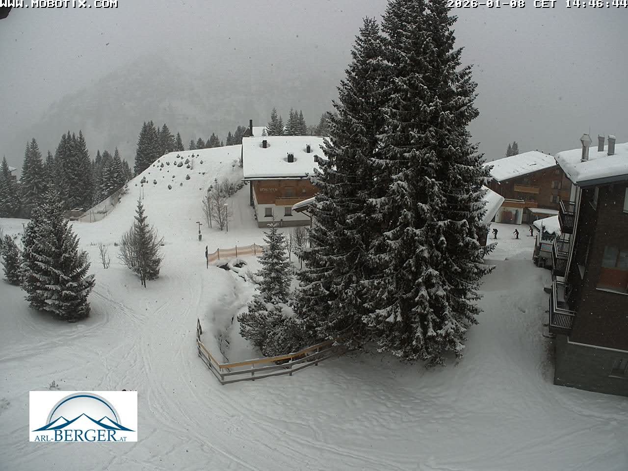 Archived image Webcam Oberlech: guest house Berger