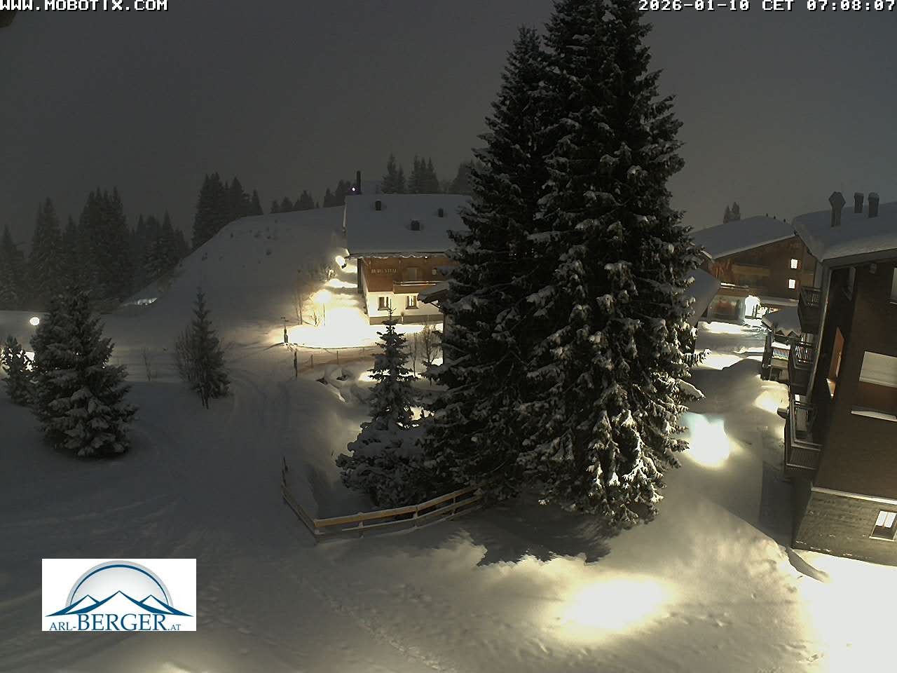 Archived image Webcam Oberlech: guest house Berger