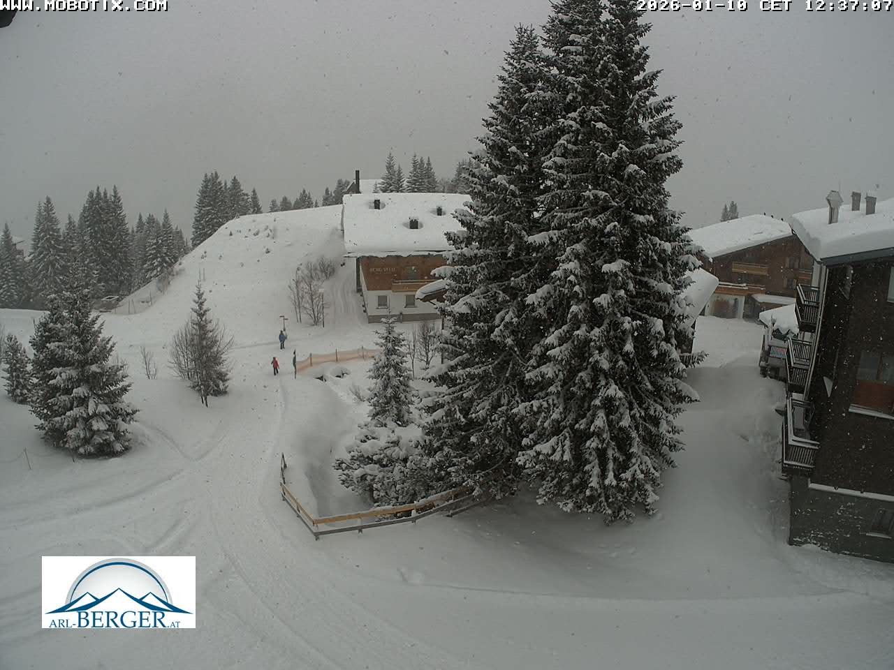 Archived image Webcam Oberlech: guest house Berger