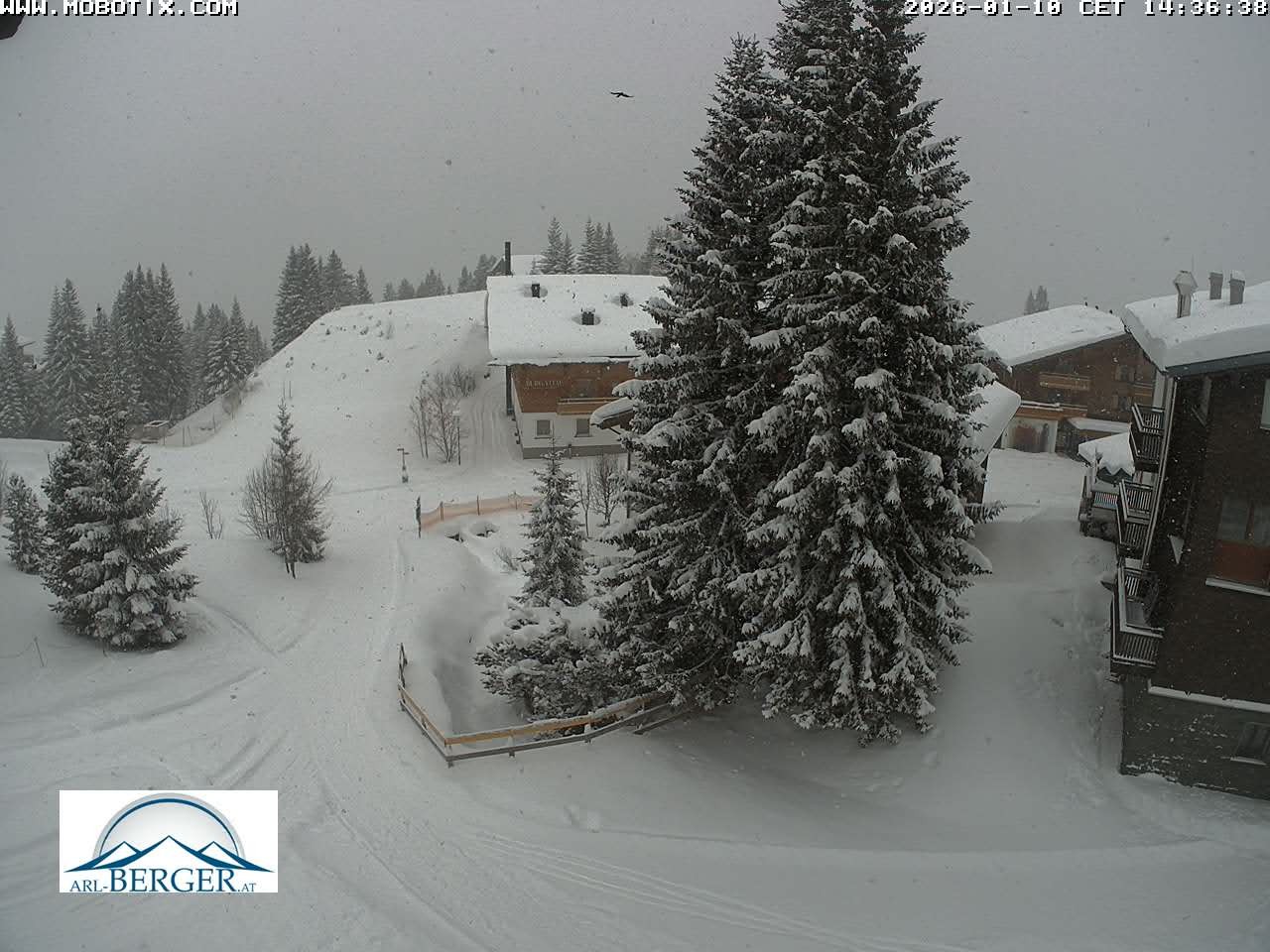 Archived image Webcam Oberlech: guest house Berger