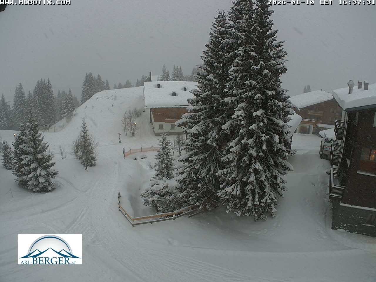 Archived image Webcam Oberlech: guest house Berger