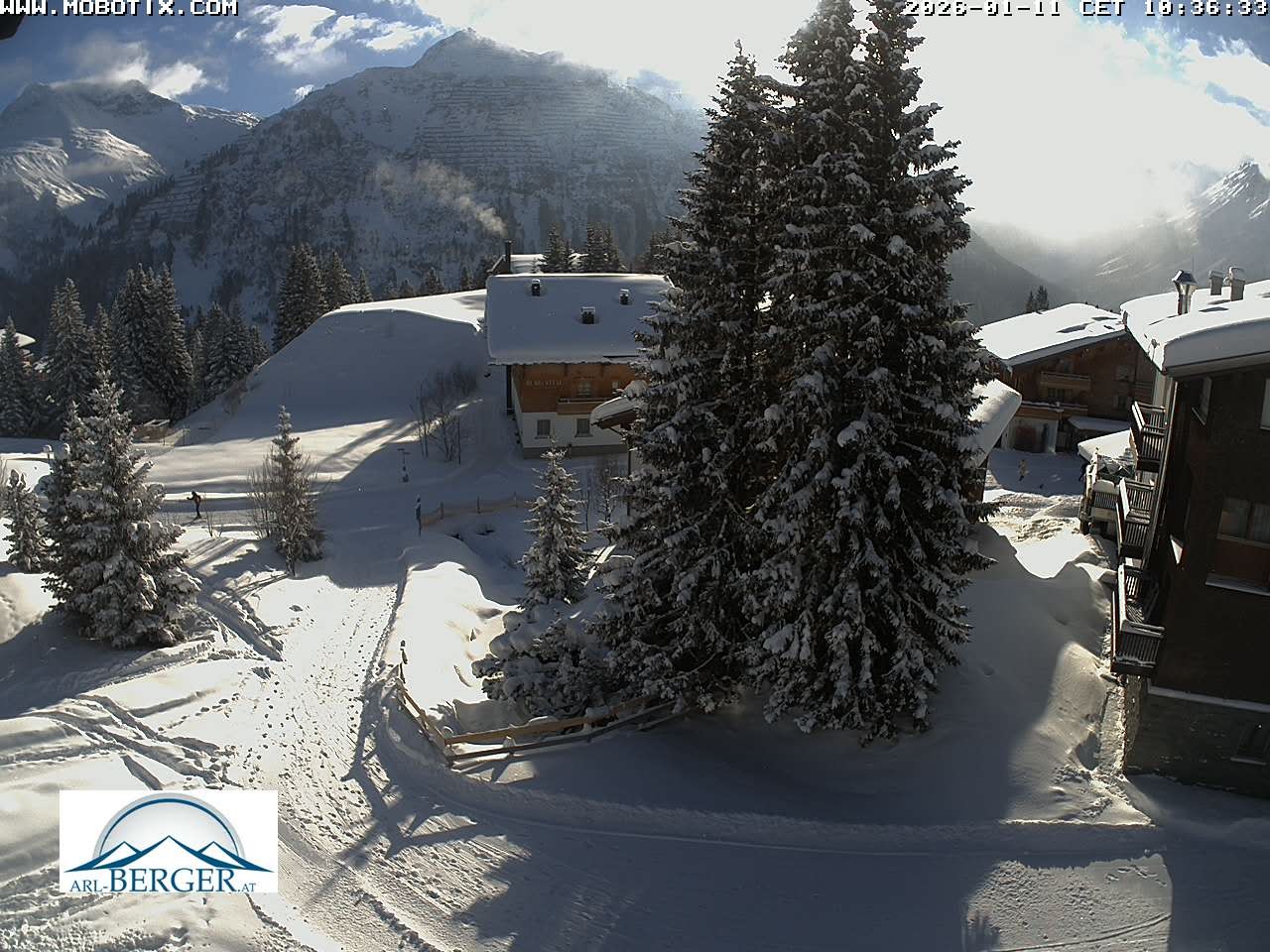 Archived image Webcam Oberlech: guest house Berger