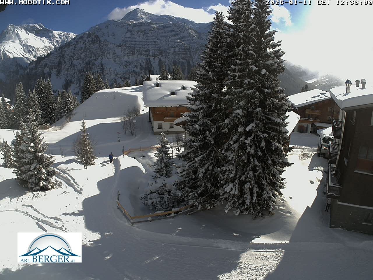 Archived image Webcam Oberlech: guest house Berger