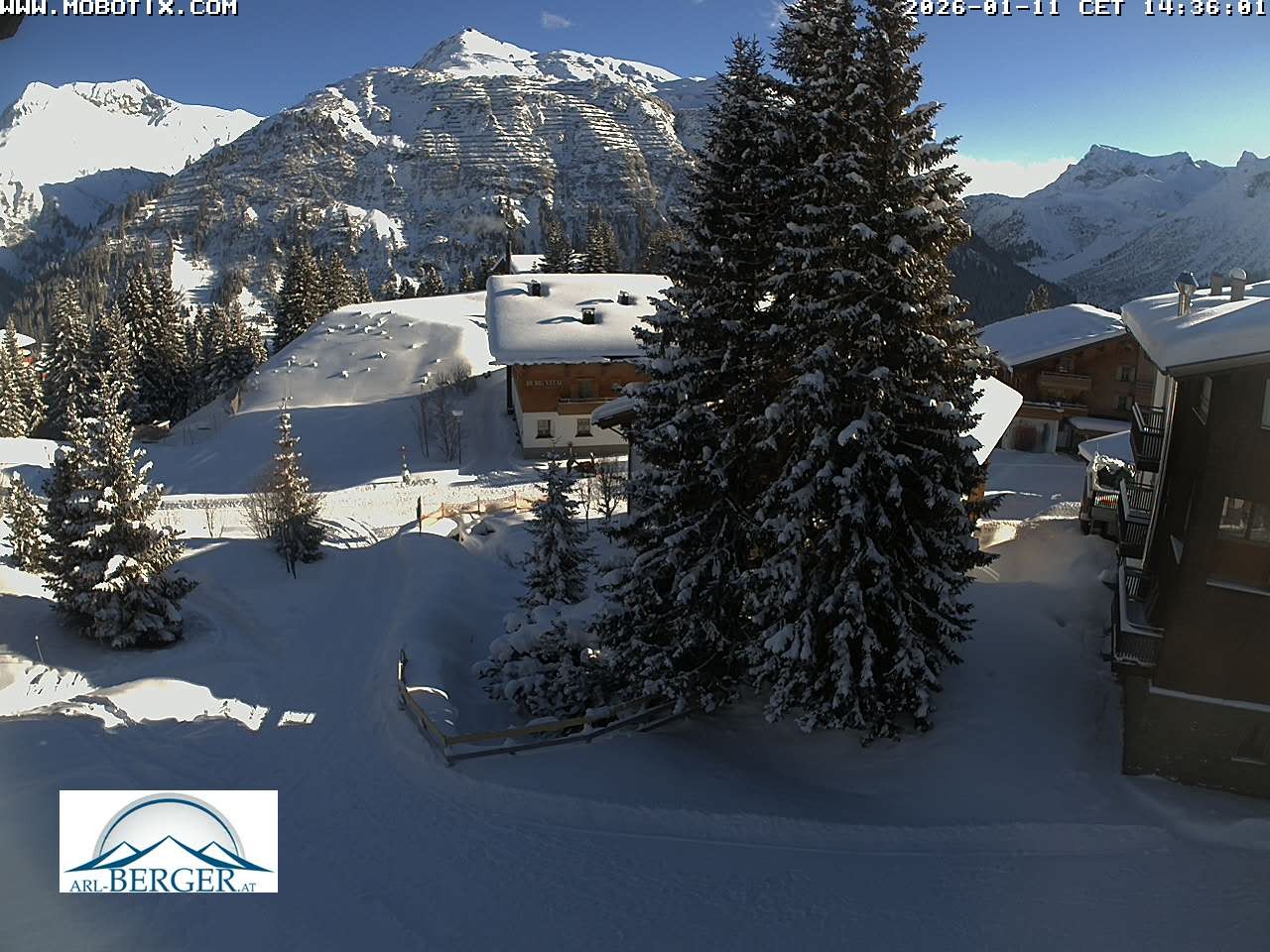 Archived image Webcam Oberlech: guest house Berger