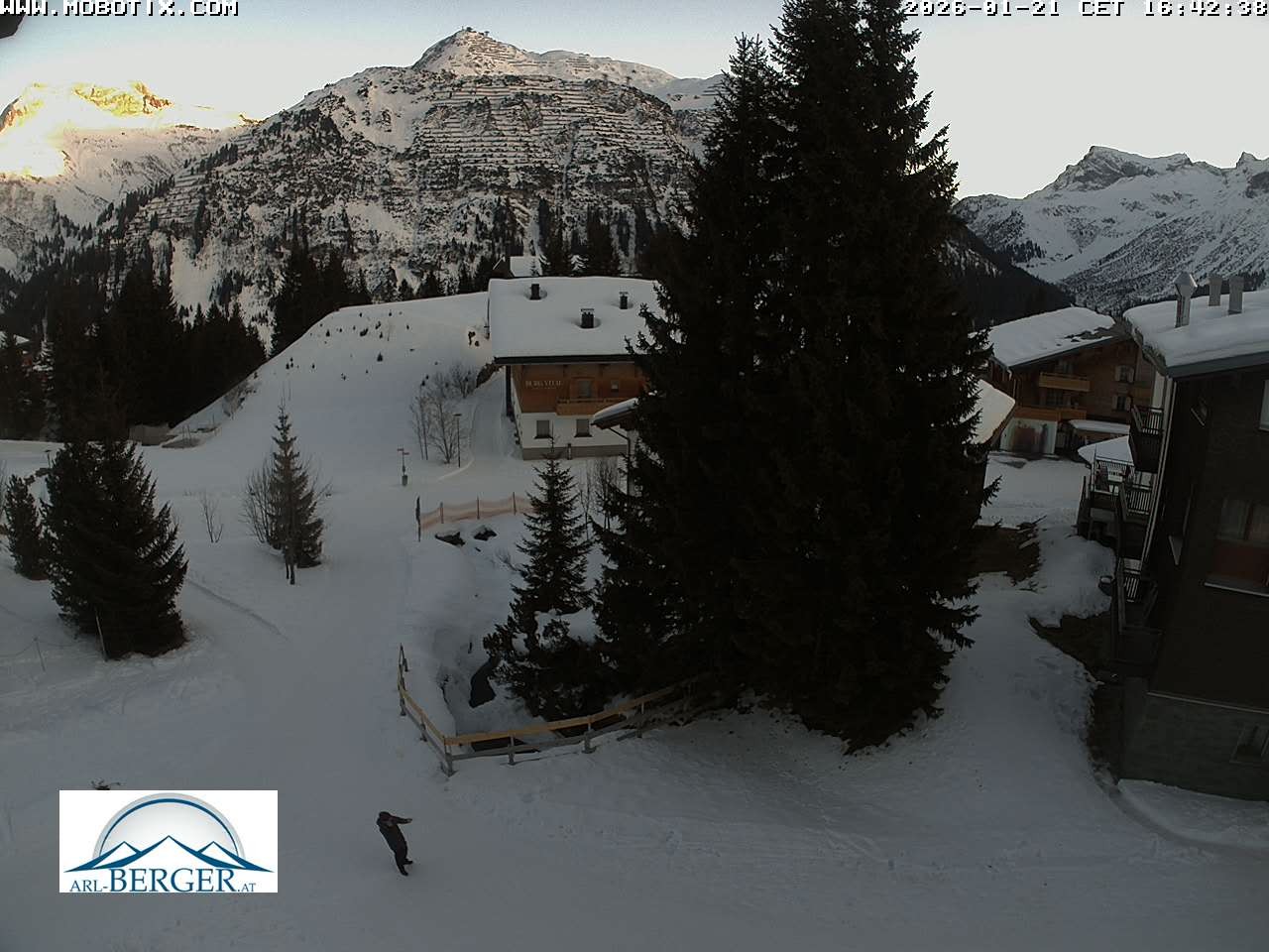 Archiv Foto Webcam Oberlech: Pension Berger