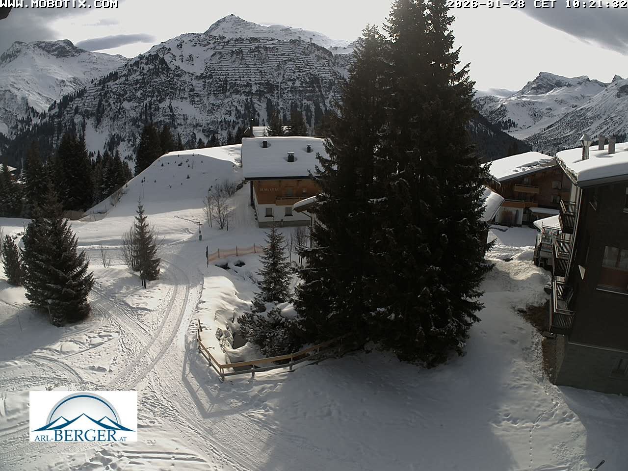Archived image Webcam Oberlech: guest house Berger