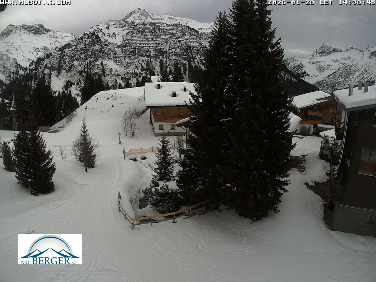 Archived image Webcam Oberlech: guest house Berger