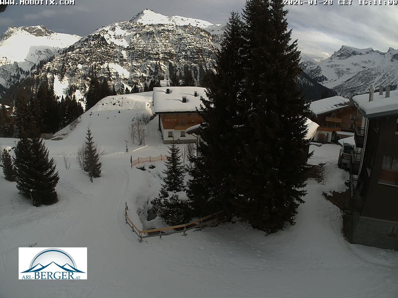 Archived image Webcam Oberlech: guest house Berger