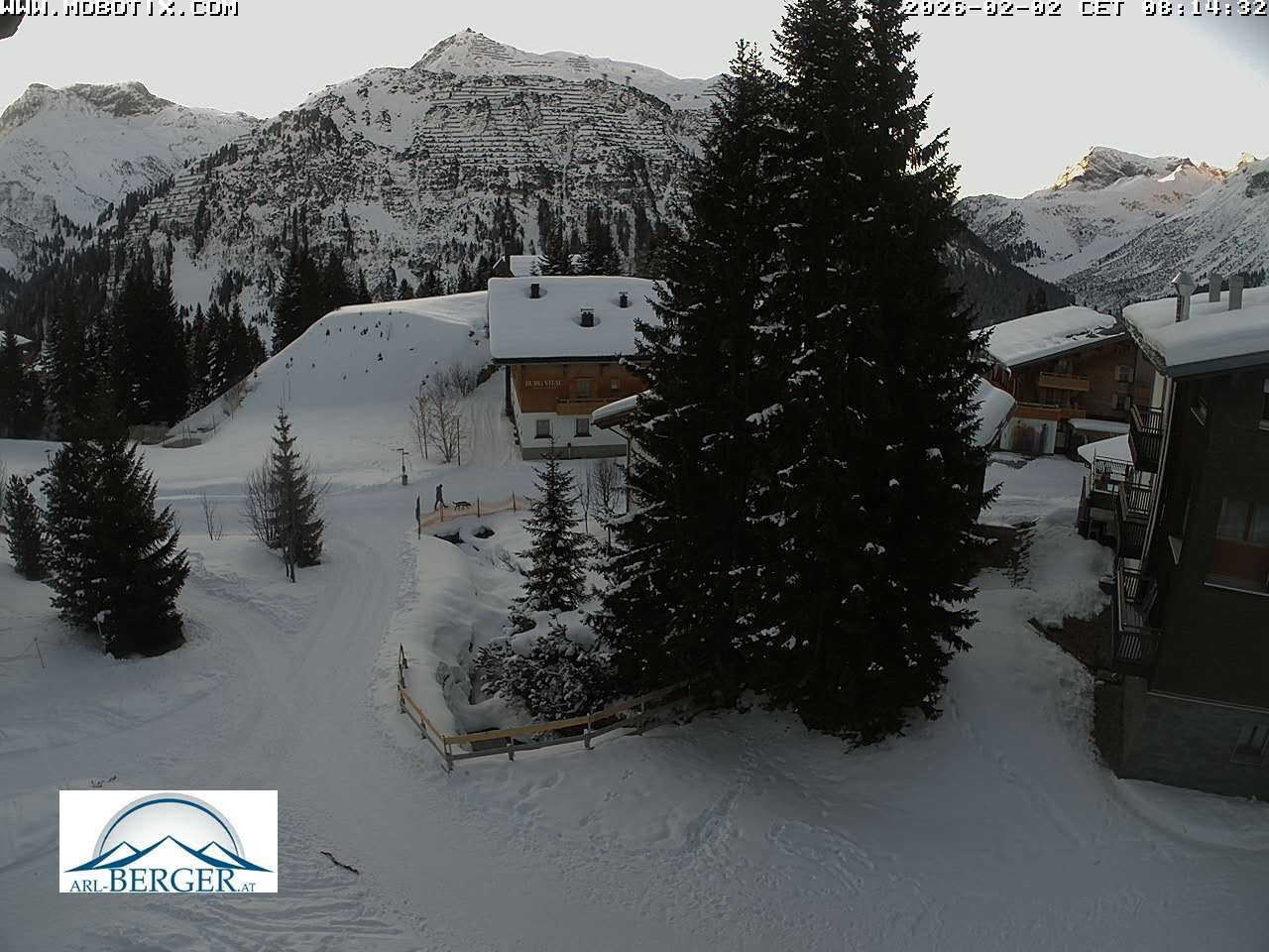 Archived image Webcam Oberlech: guest house Berger