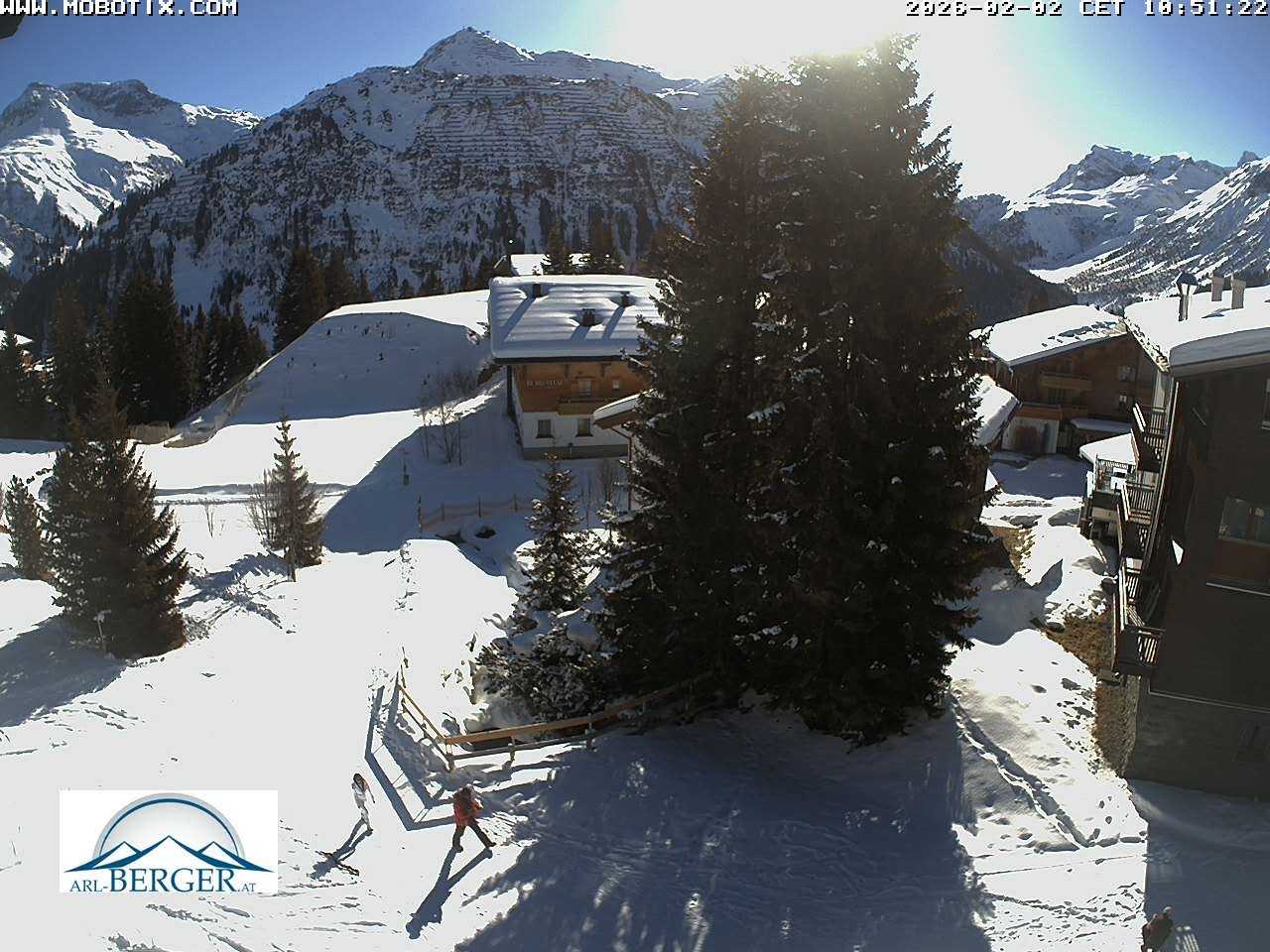 Archived image Webcam Oberlech: guest house Berger