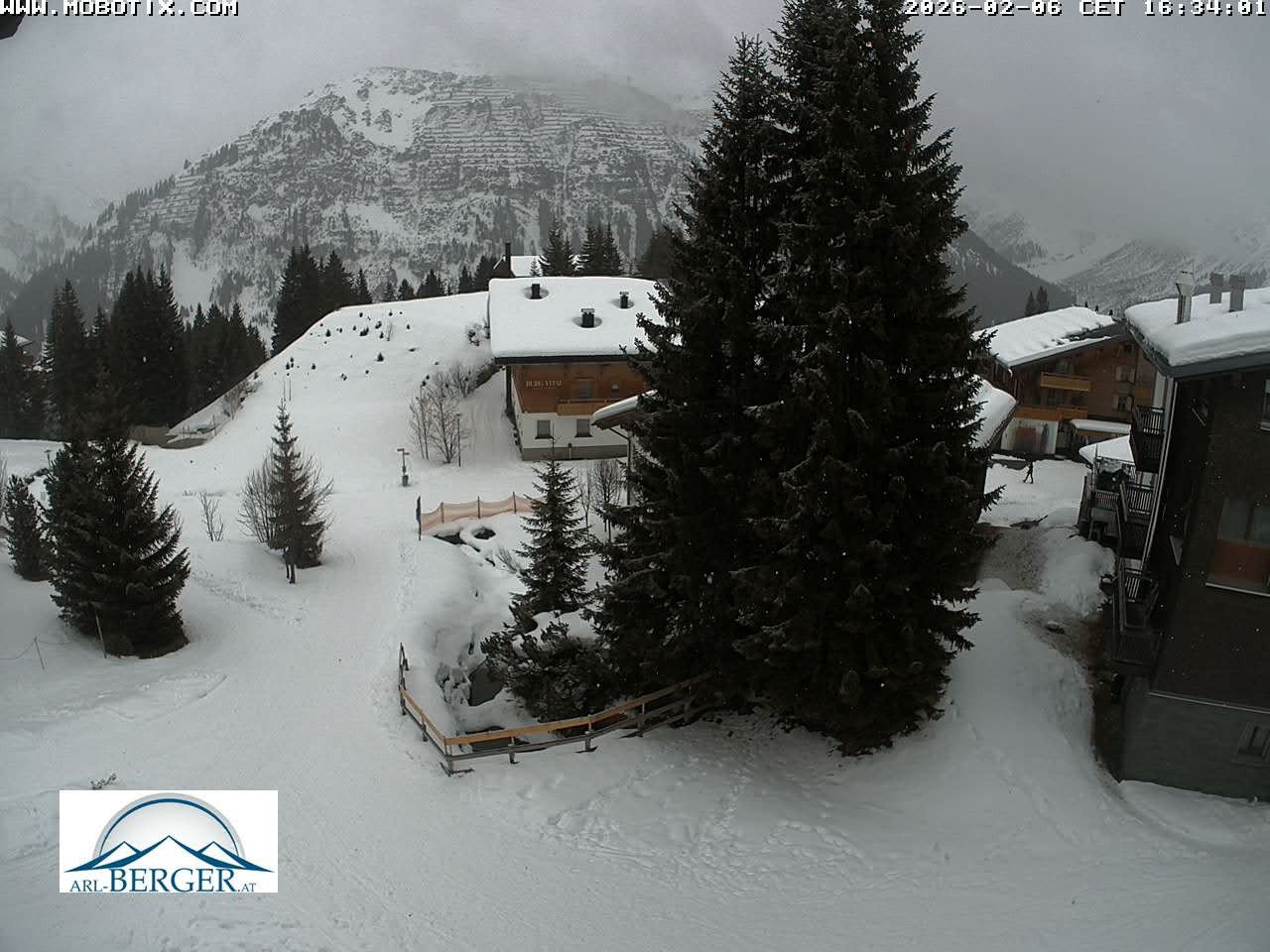 Archiv Foto Webcam Oberlech: Pension Berger