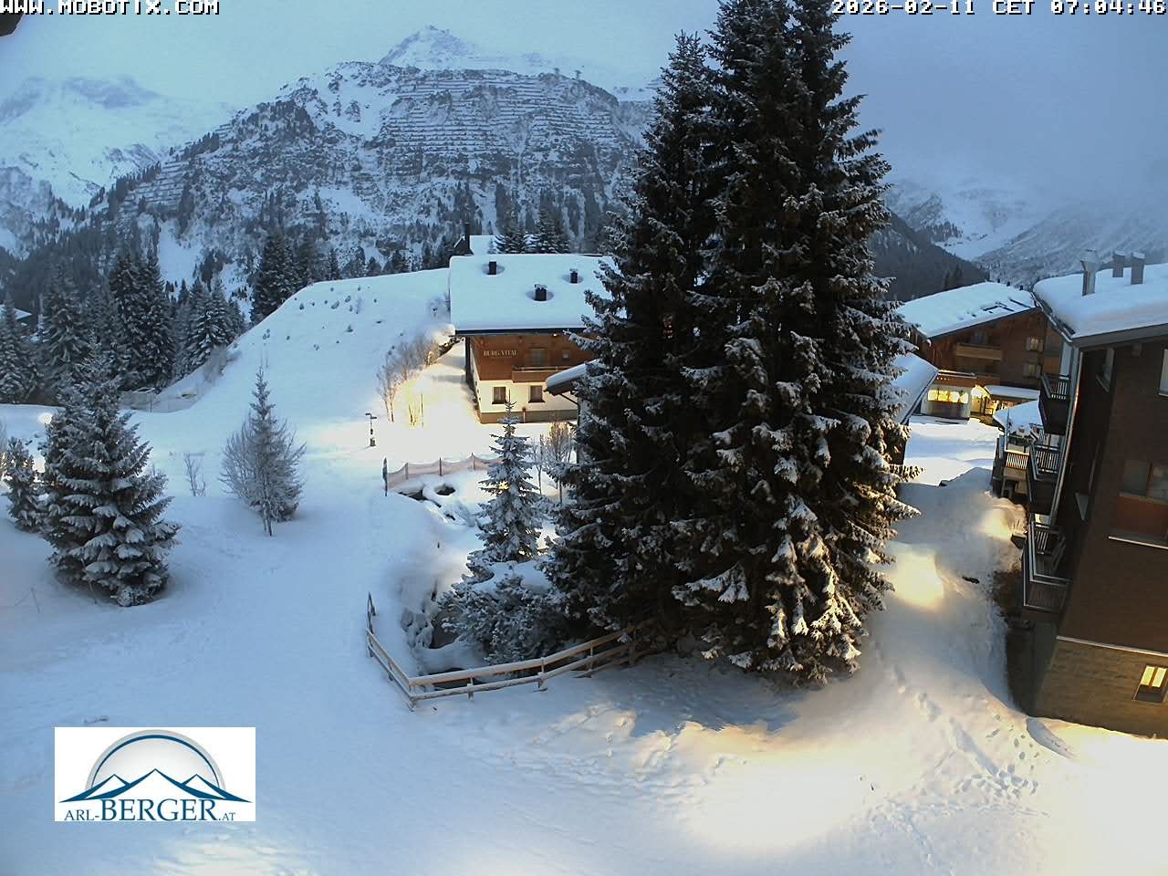 Archived image Webcam Oberlech: guest house Berger