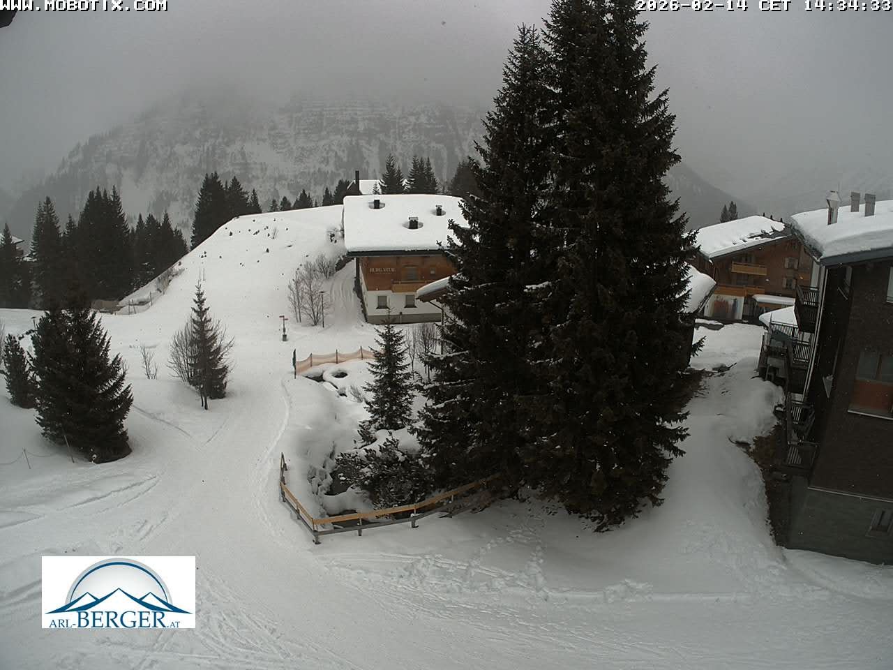 Archived image Webcam Oberlech: guest house Berger