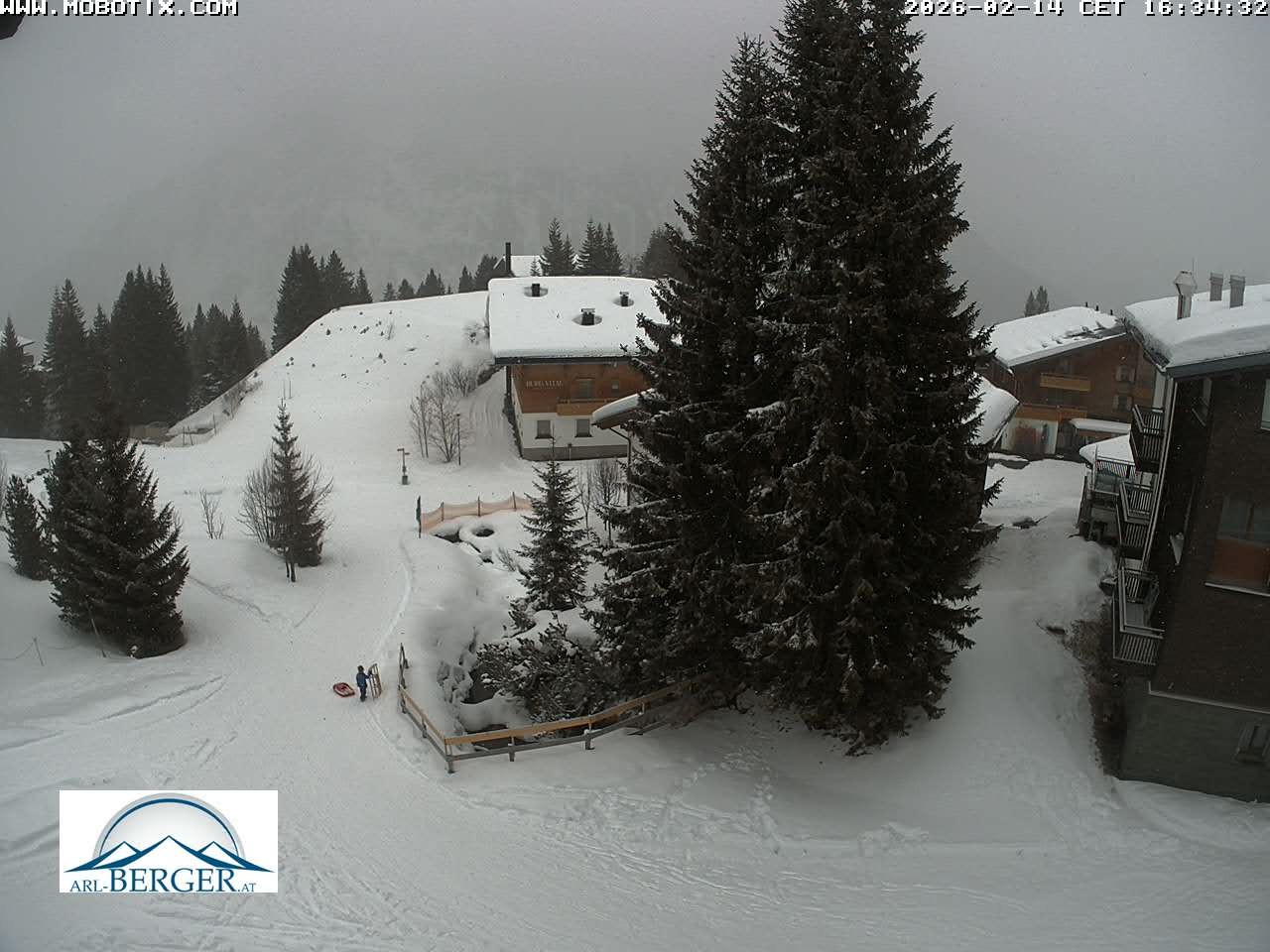Archived image Webcam Oberlech: guest house Berger
