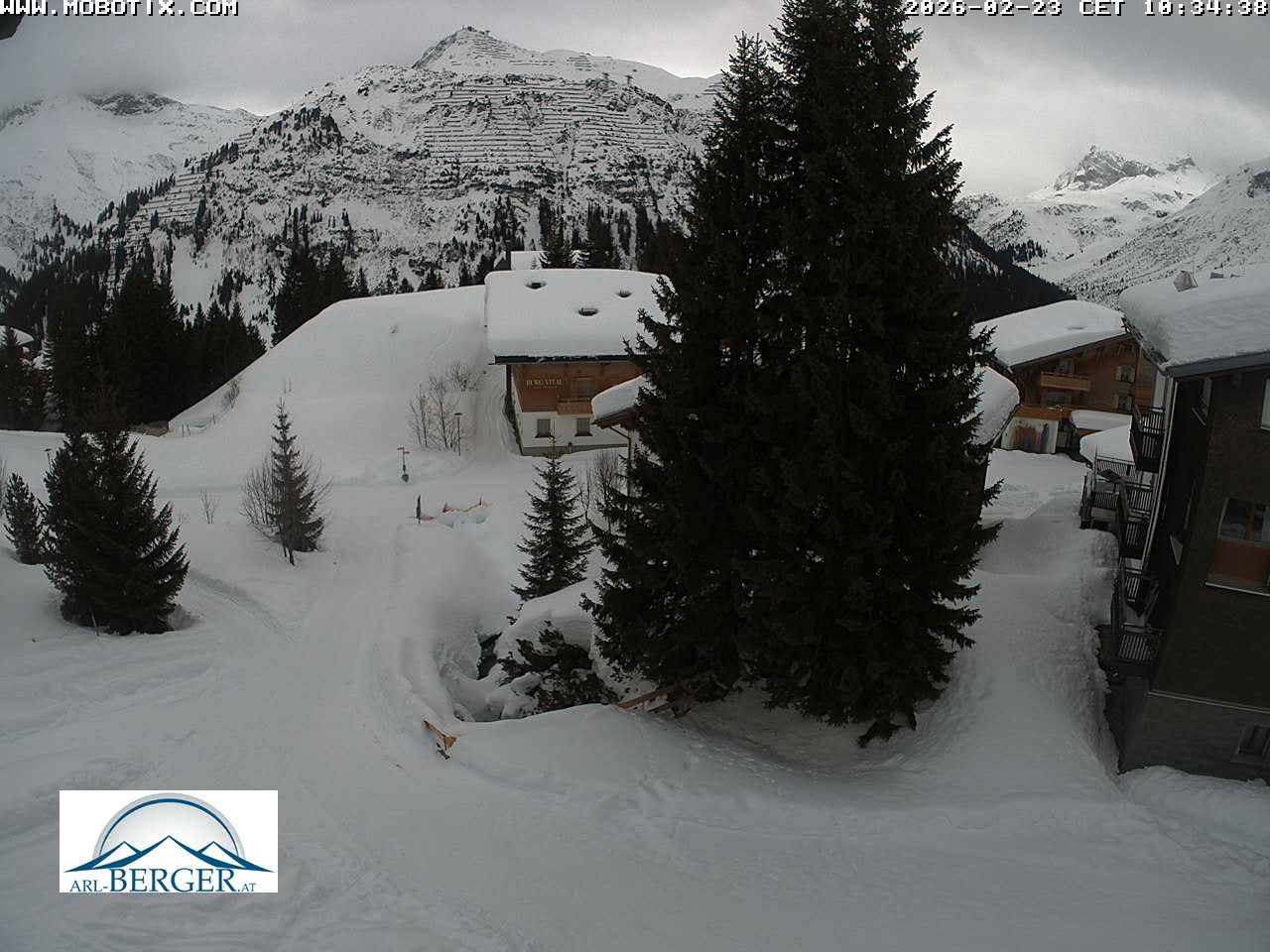 Archived image Webcam Oberlech: guest house Berger
