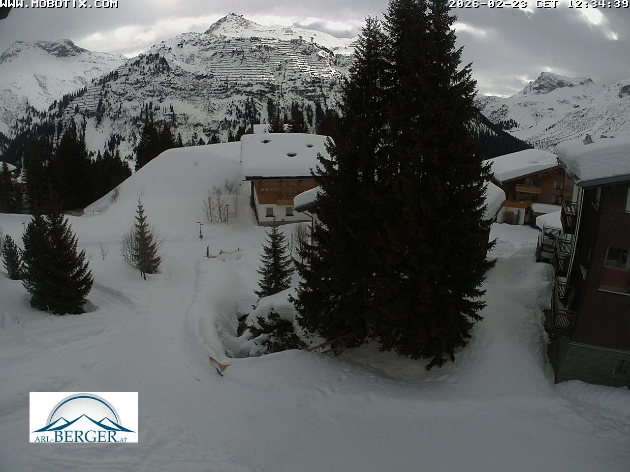 Archived image Webcam Oberlech: guest house Berger