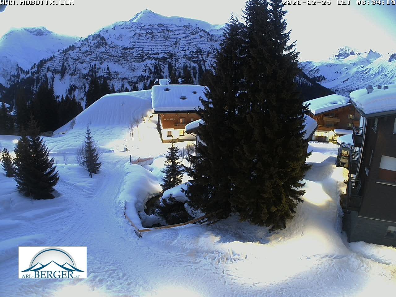 Archived image Webcam Oberlech: guest house Berger