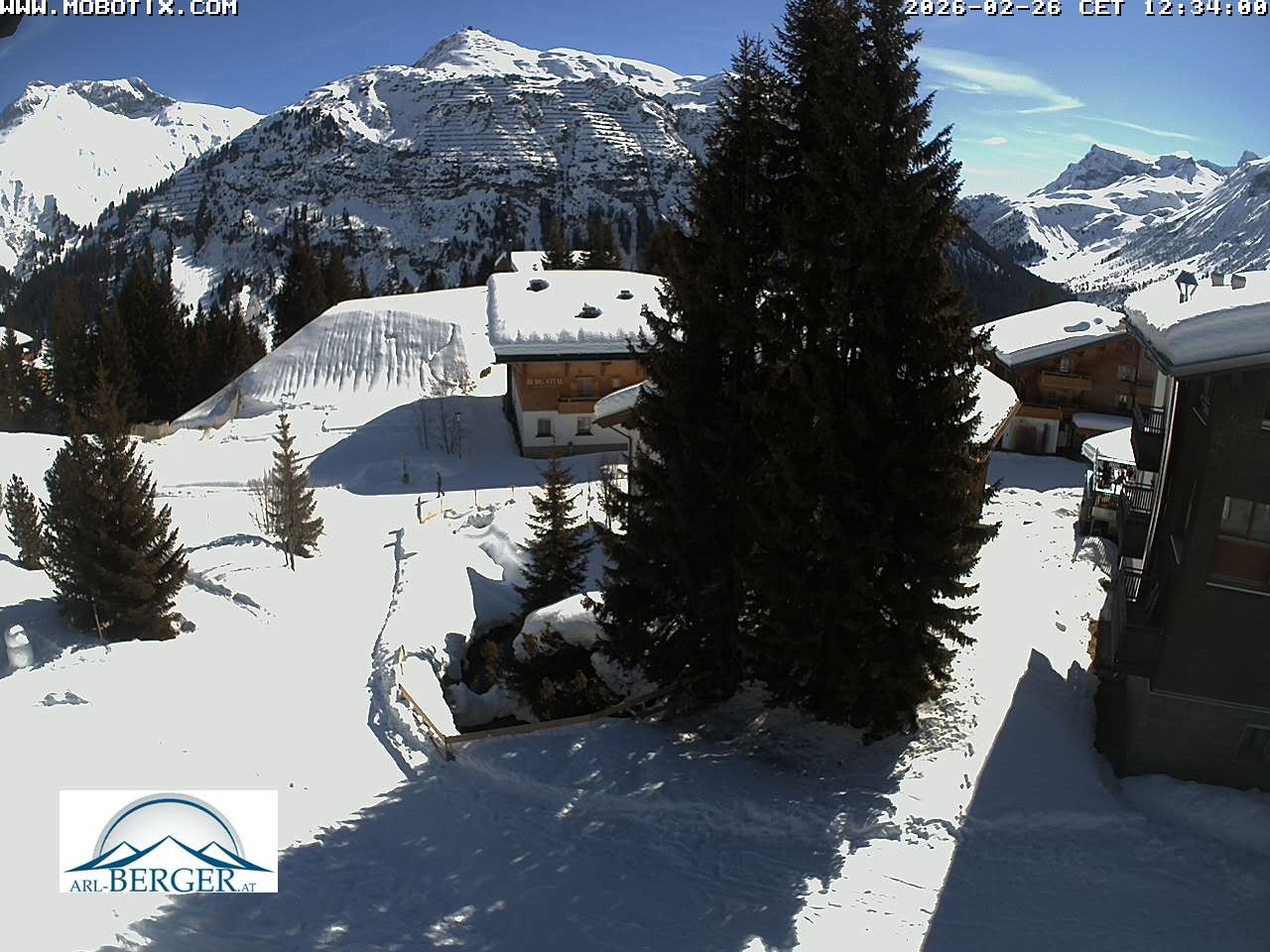 Archived image Webcam Oberlech: guest house Berger