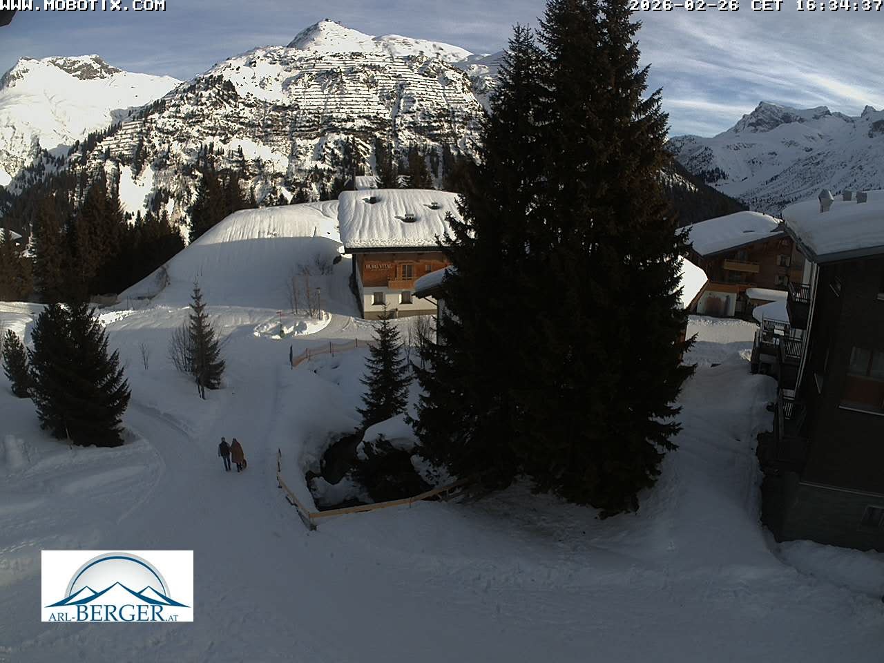 Archived image Webcam Oberlech: guest house Berger