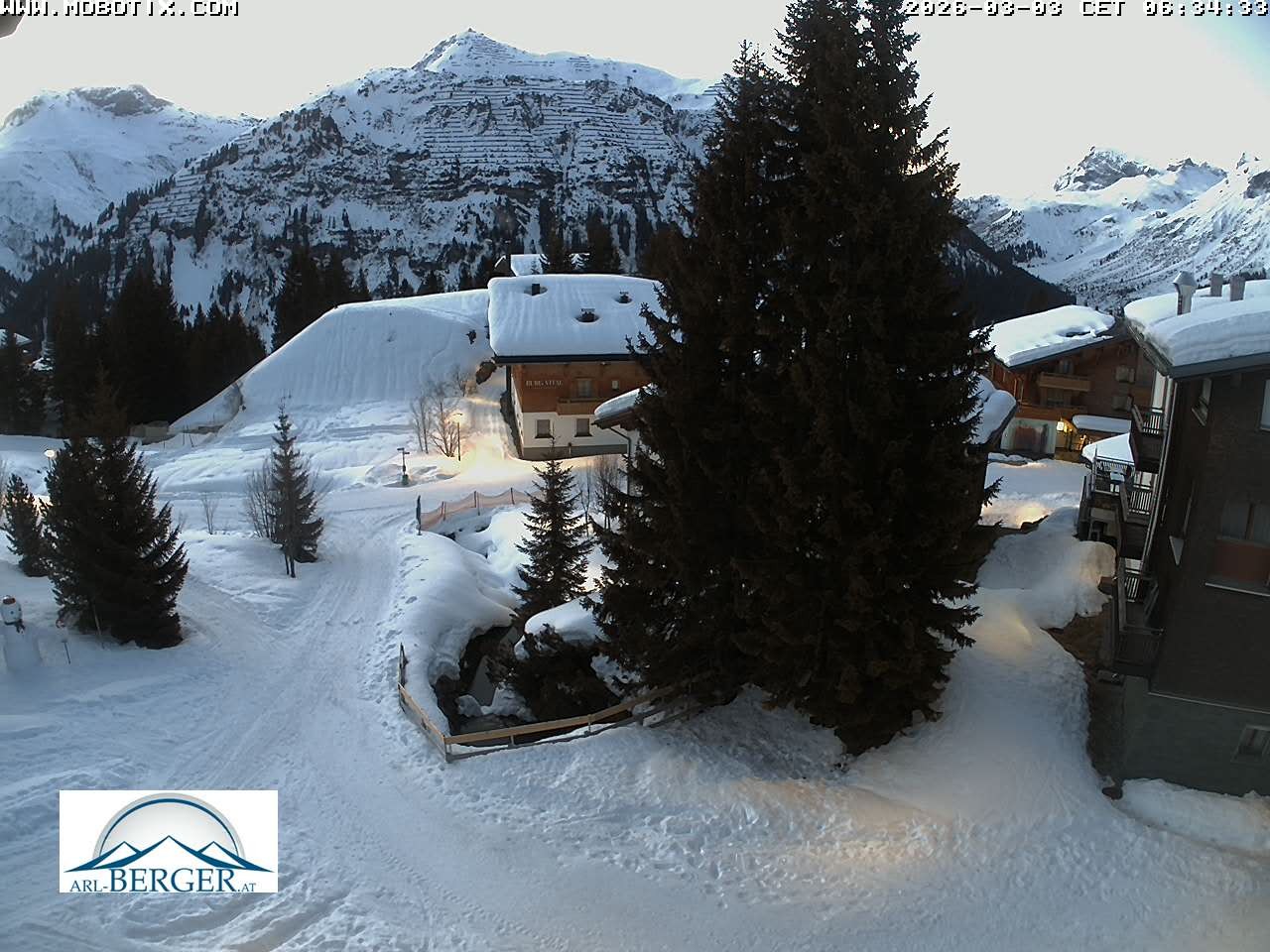 Archived image Webcam Oberlech: guest house Berger