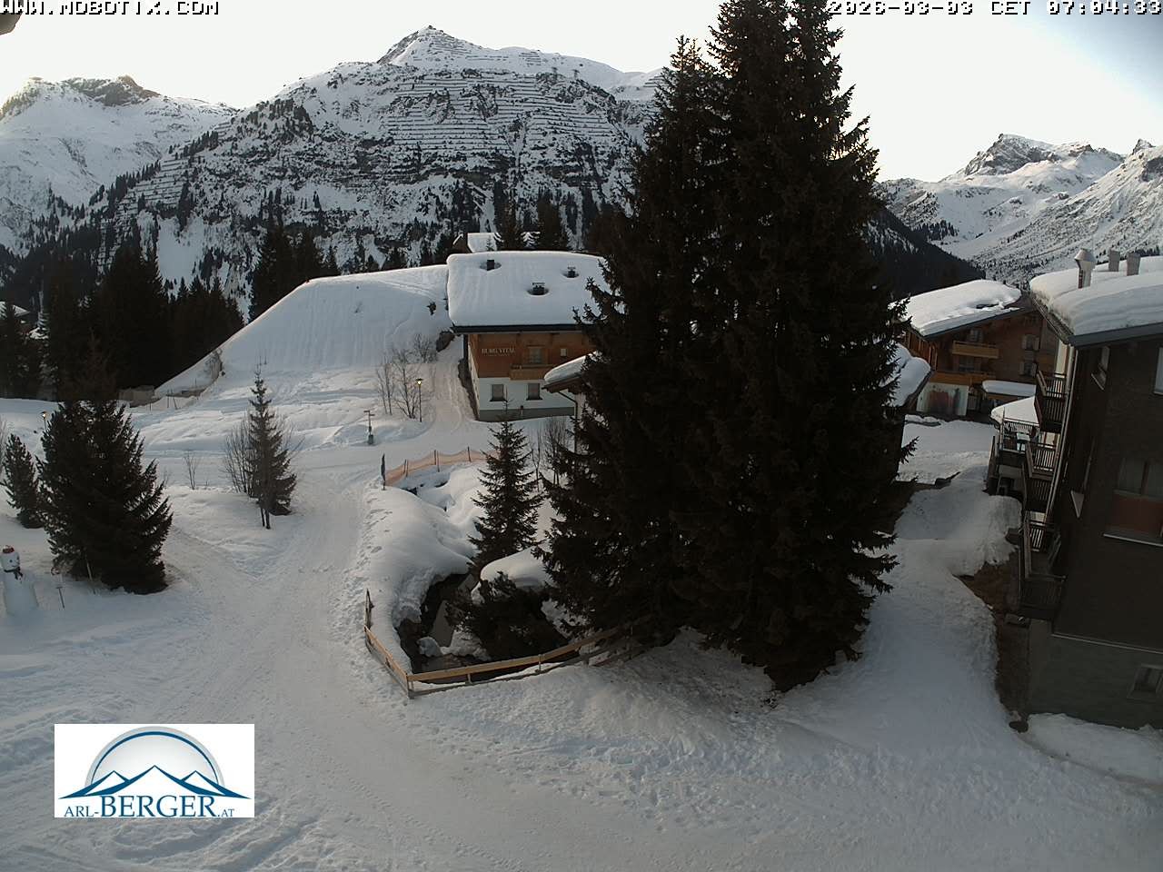 Archived image Webcam Oberlech: guest house Berger