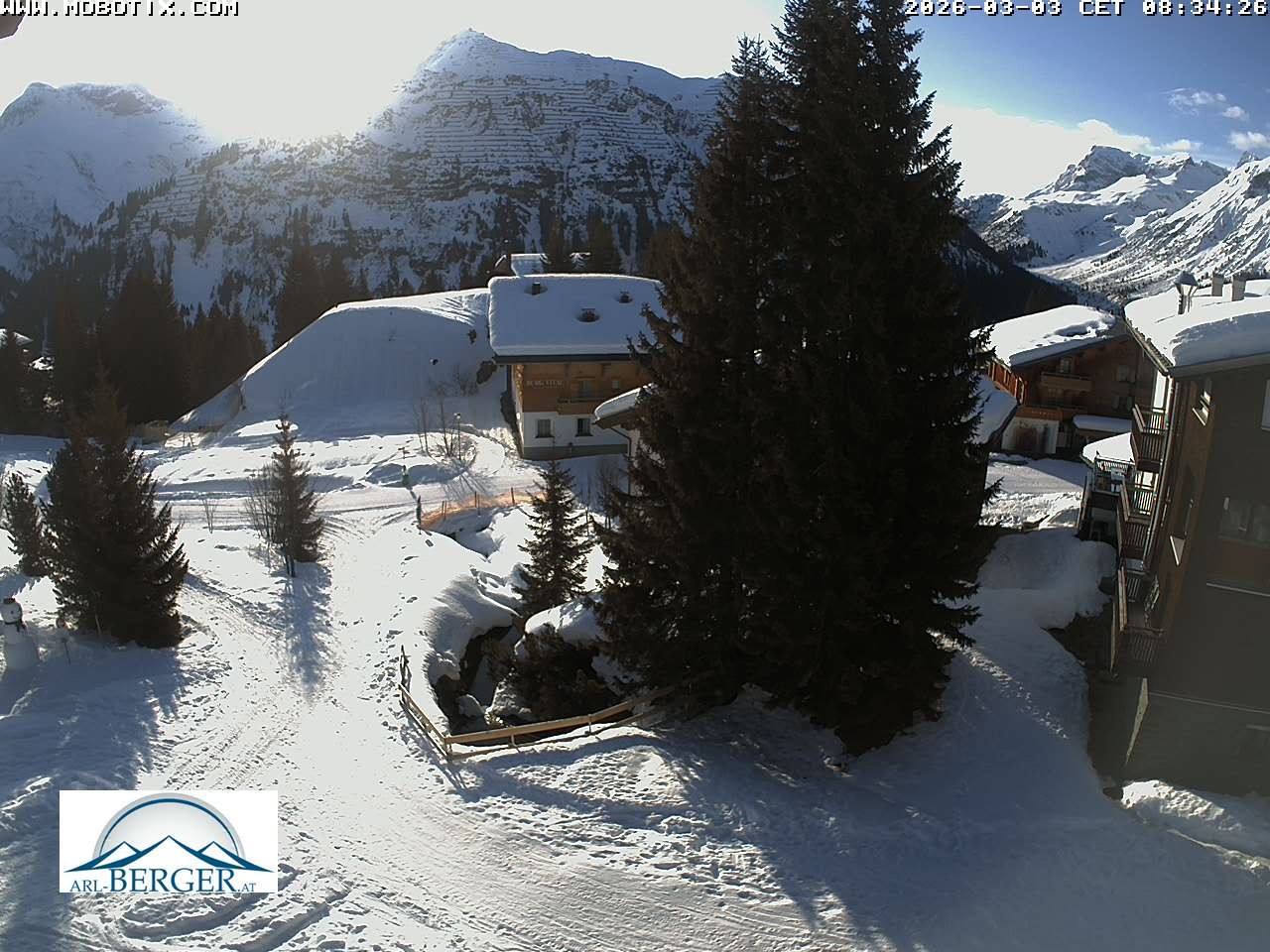 Archived image Webcam Oberlech: guest house Berger