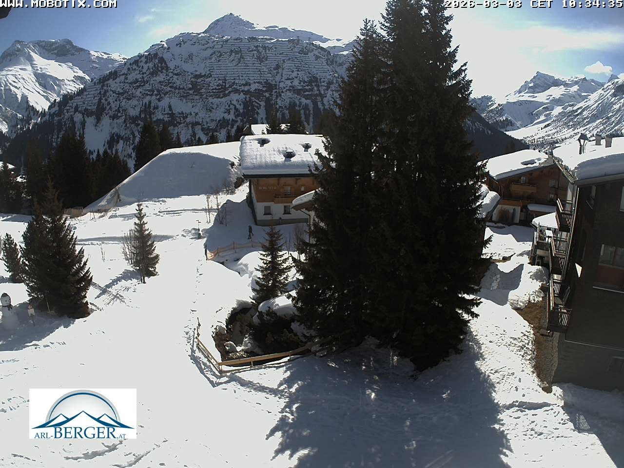 Archived image Webcam Oberlech: guest house Berger