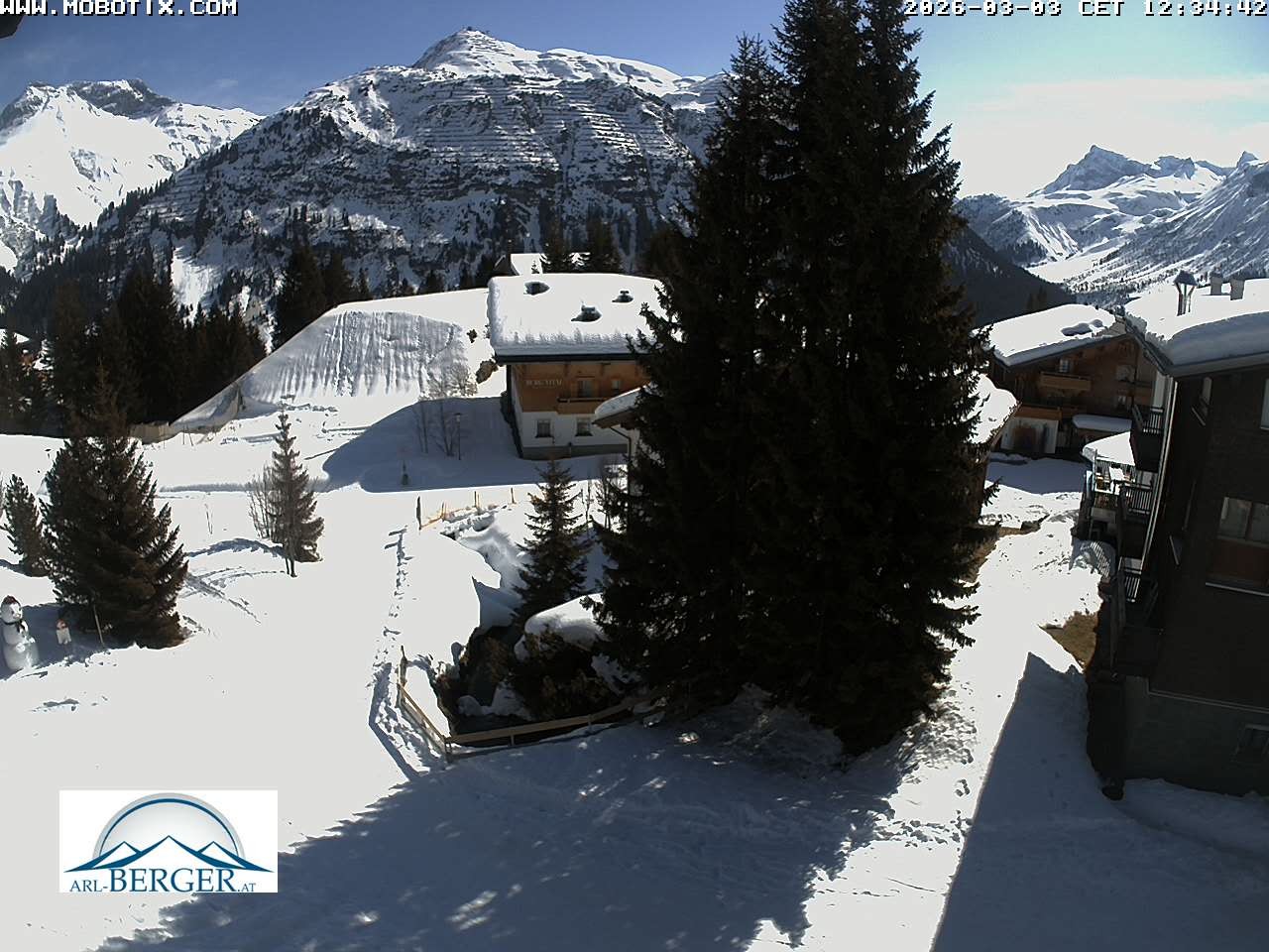 Archived image Webcam Oberlech: guest house Berger