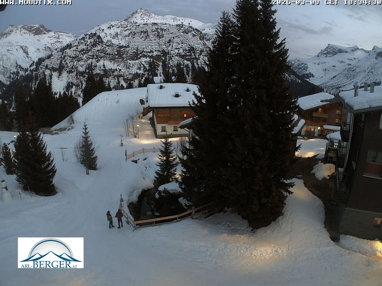 Archived image Webcam Oberlech: guest house Berger