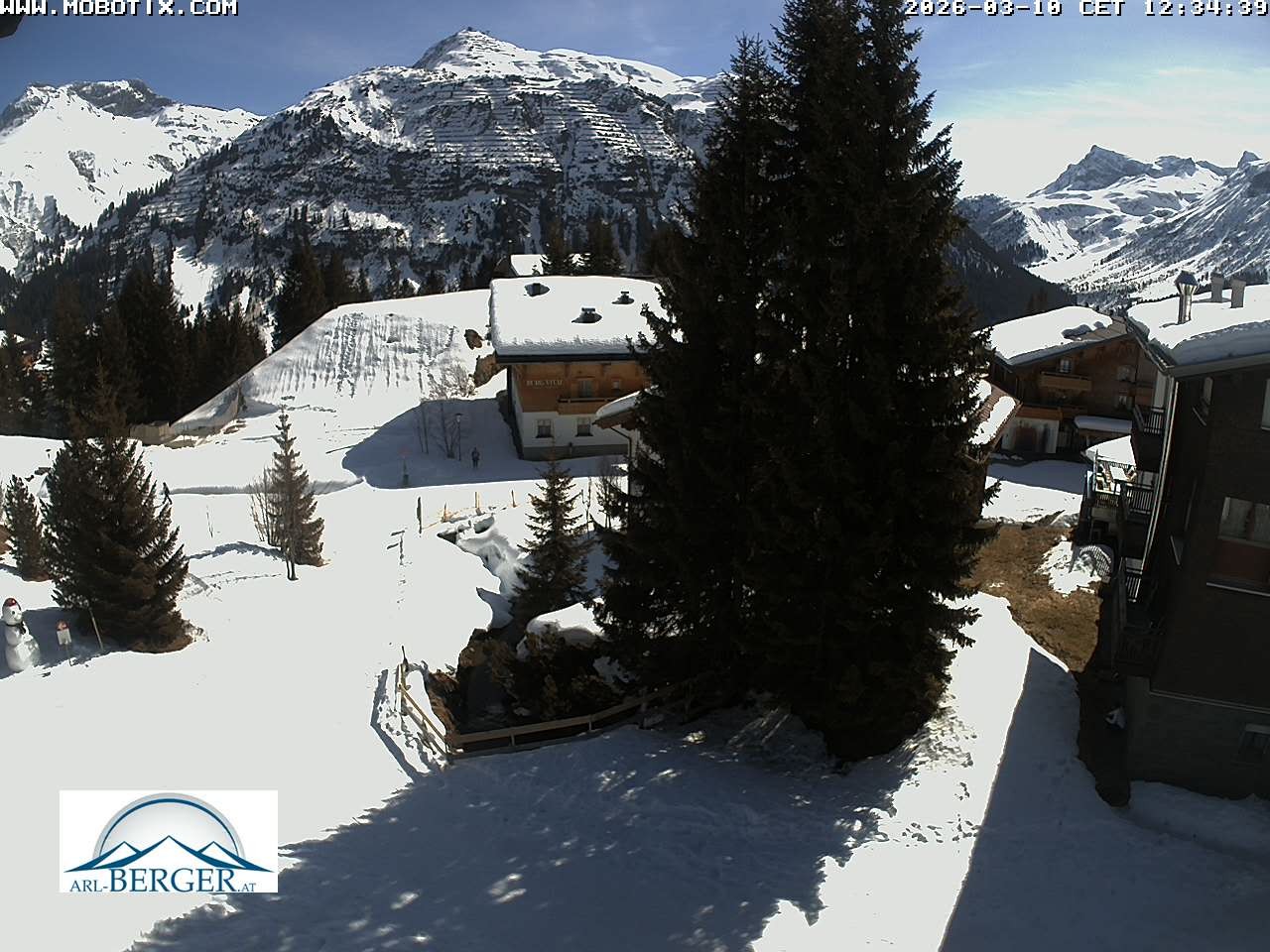 Archived image Webcam Oberlech: guest house Berger
