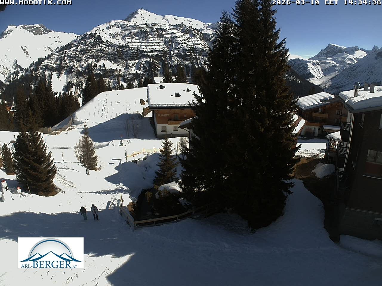 Archived image Webcam Oberlech: guest house Berger