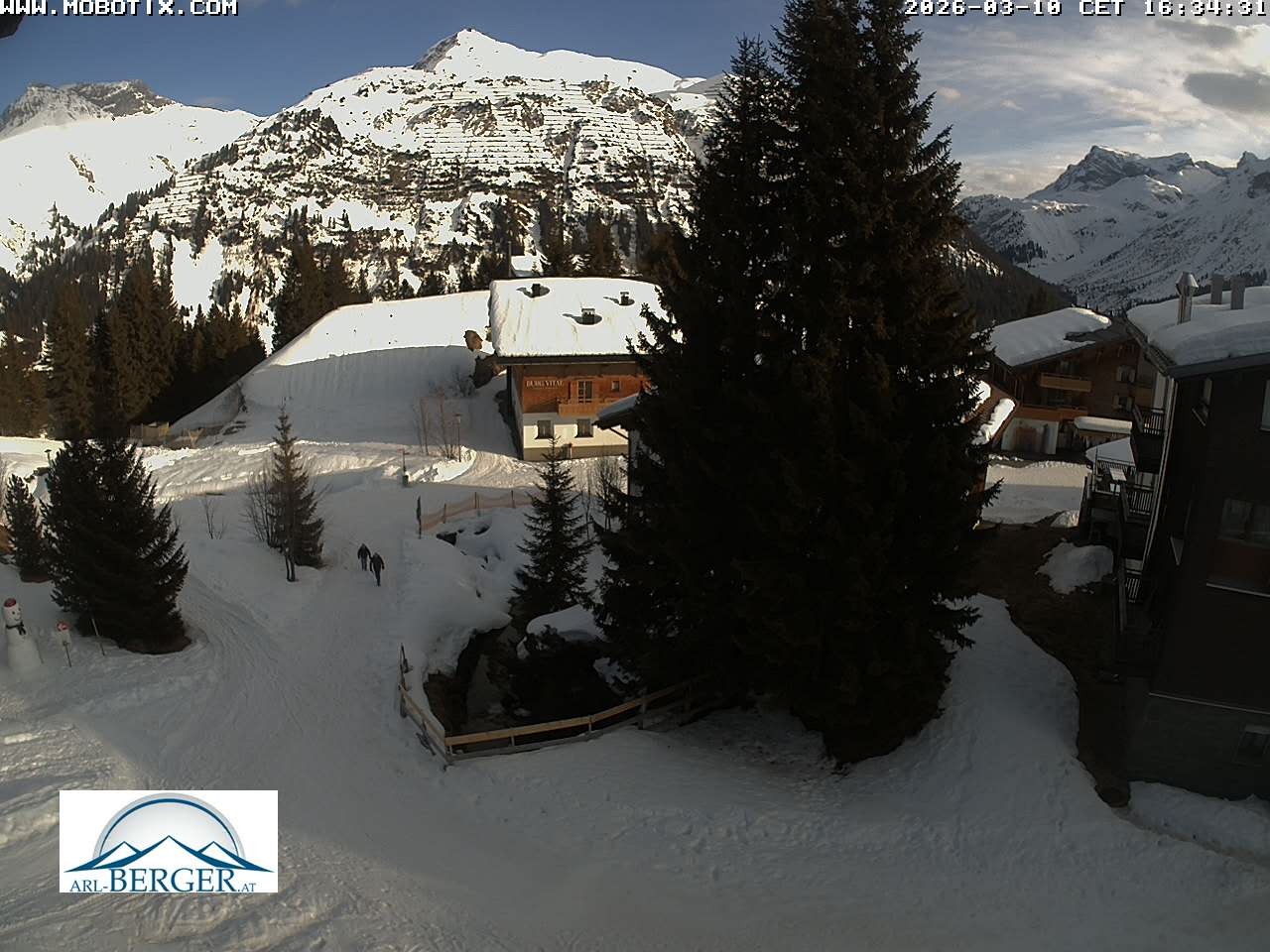Archived image Webcam Oberlech: guest house Berger