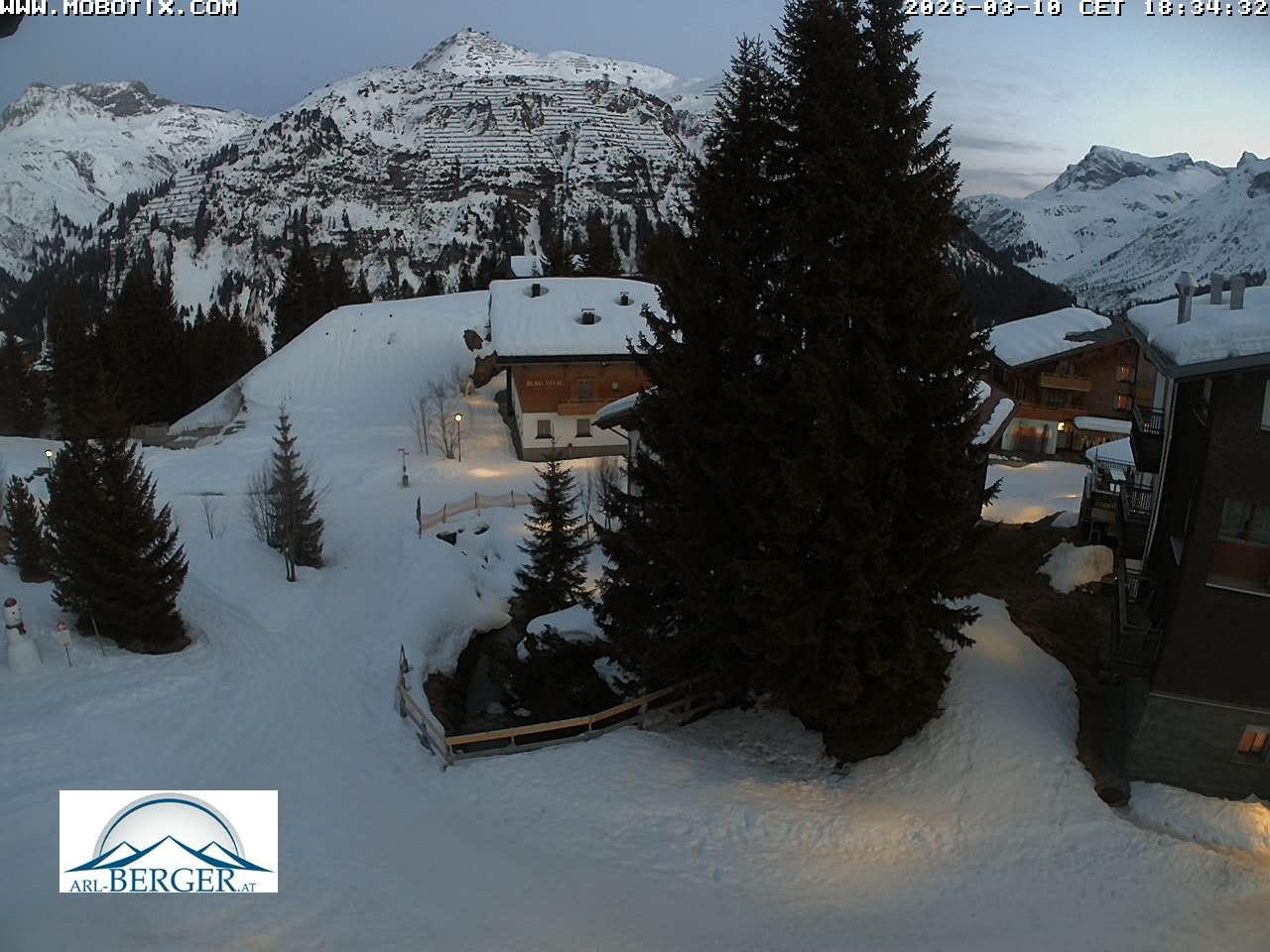 Archived image Webcam Oberlech: guest house Berger