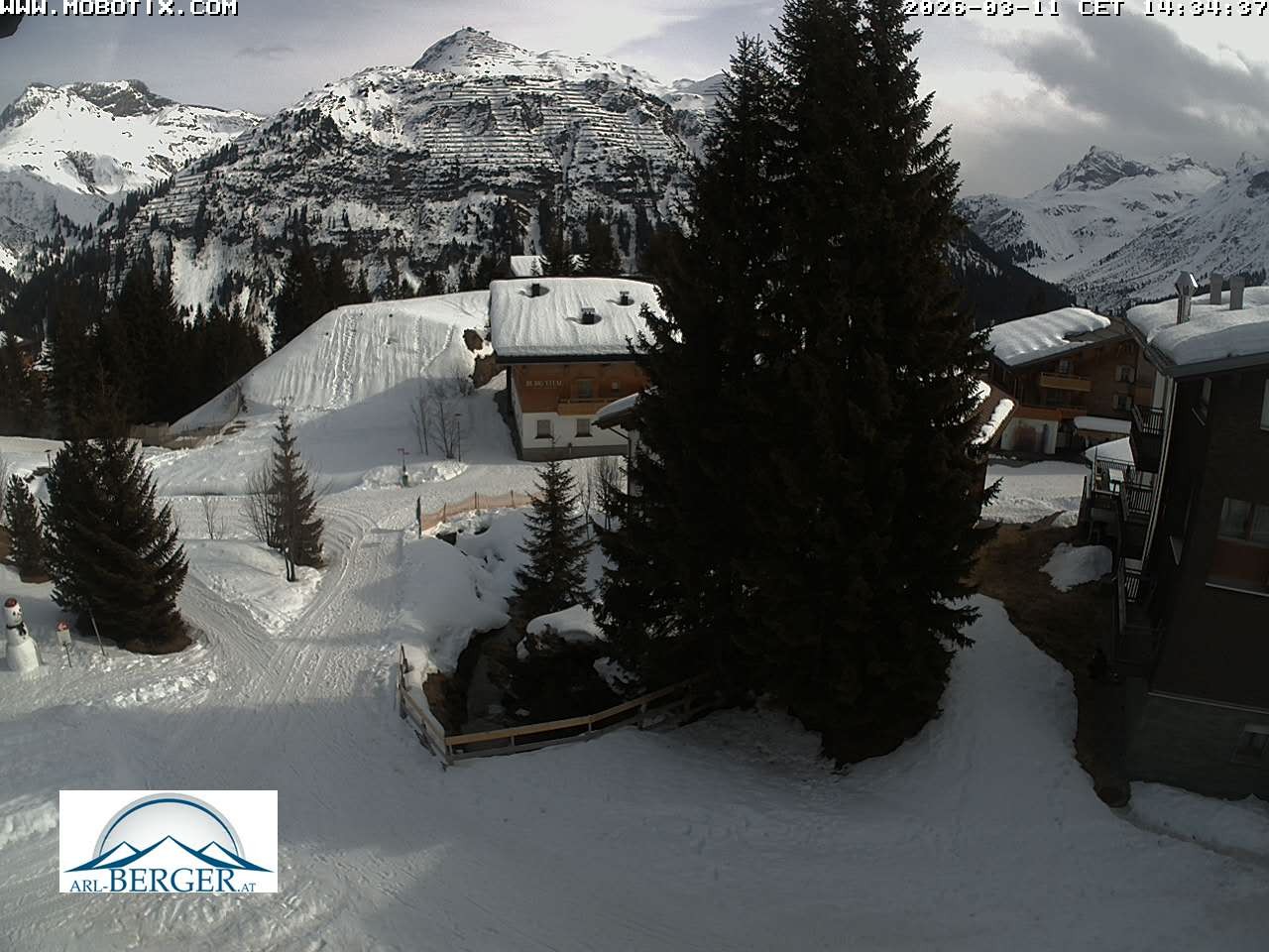 Archived image Webcam Oberlech: guest house Berger