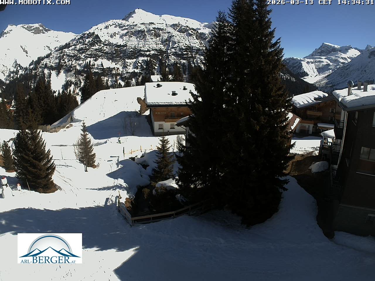 Archived image Webcam Oberlech: guest house Berger