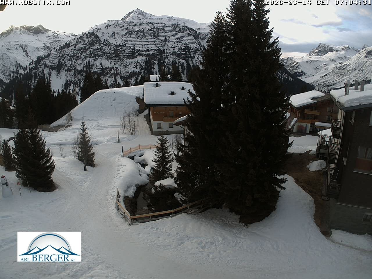 Archived image Webcam Oberlech: guest house Berger