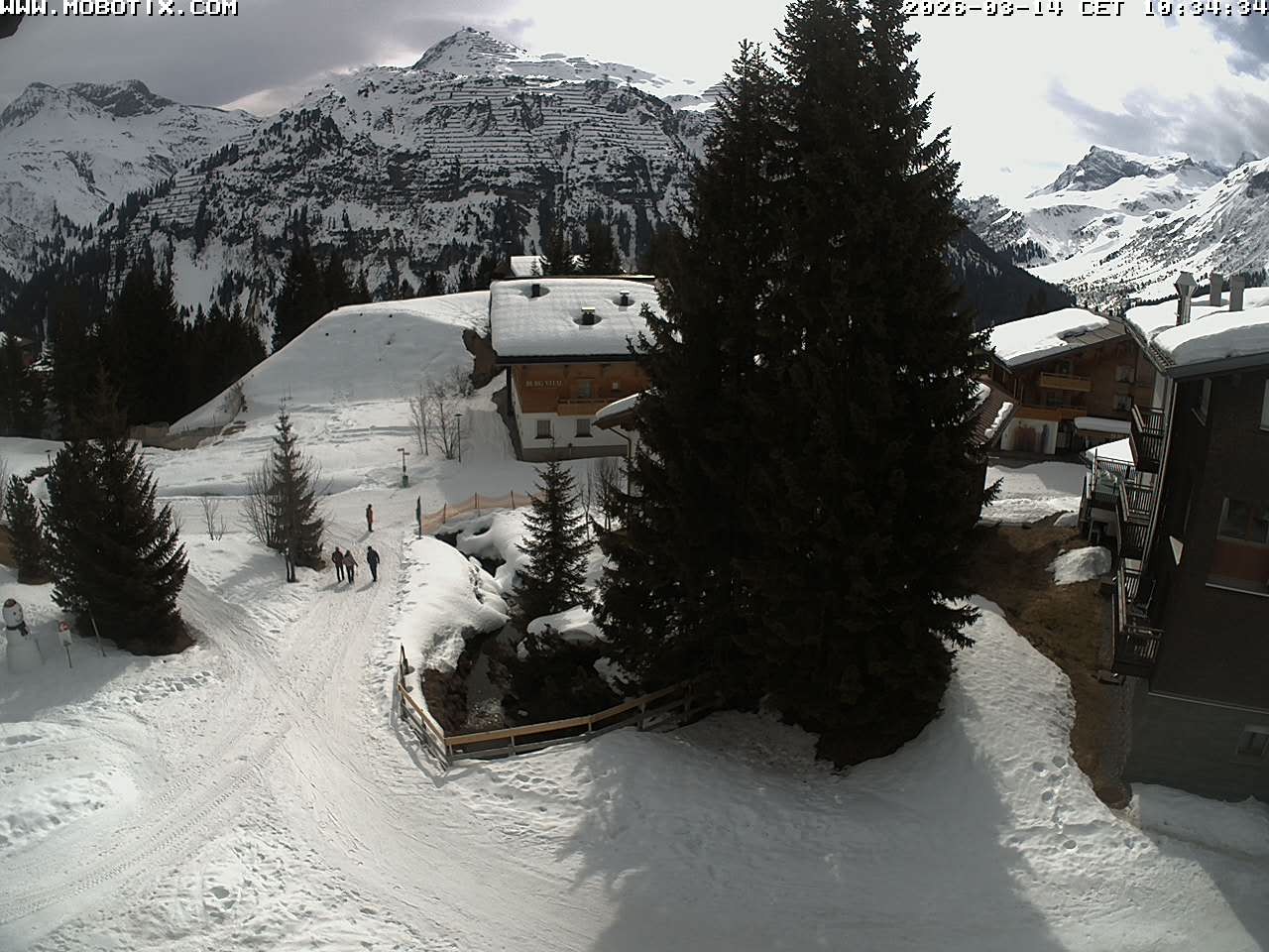 Archived image Webcam Oberlech: guest house Berger