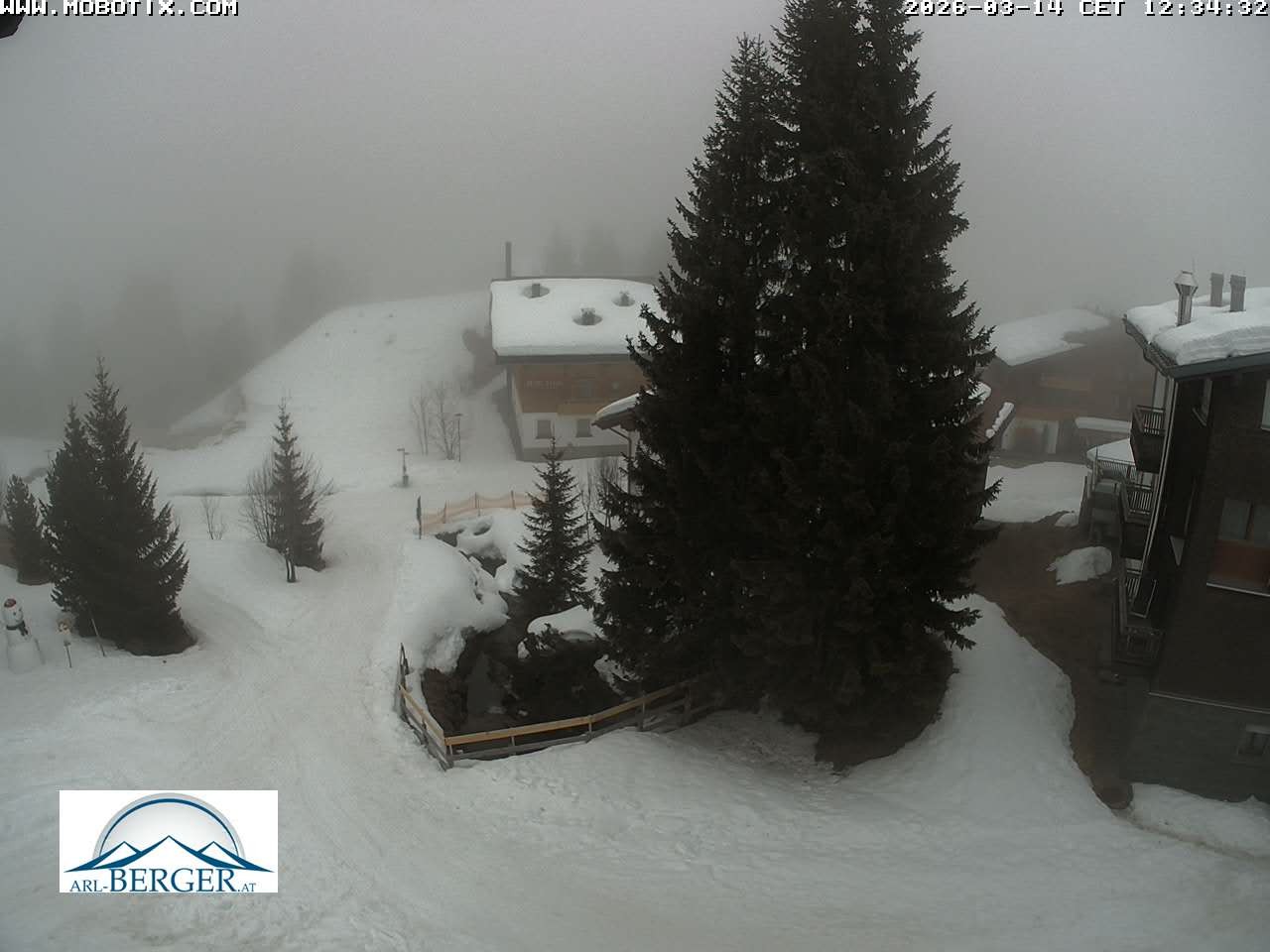 Archived image Webcam Oberlech: guest house Berger