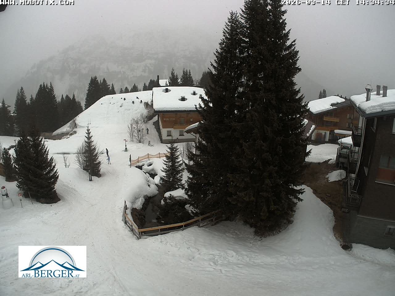 Archived image Webcam Oberlech: guest house Berger